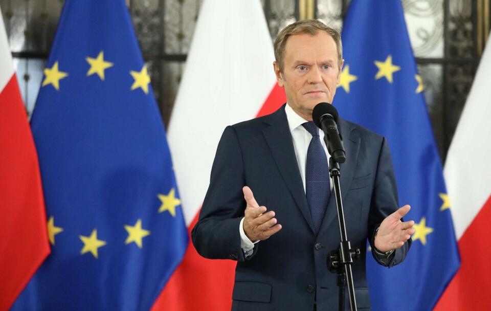 Lider PO Donald Tusk podczas konferencji prasowej w Sejmie w Warszawie / autor: PAP/Tomasz Gzell