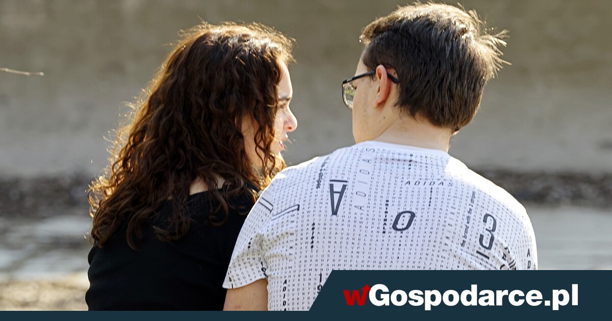 Już prawie 40 proc. smerfów mieszka z rodzicami. Powód? "Brak mieszkania"