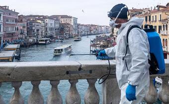 Włochy - krzywa zakażeń rośnie, warianty wirusa - straszne