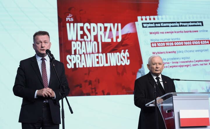 Prezes PiS Jarosław Kaczyński (P) i przewodniczący KP PiS Mariusz Błaszczak (L) podczas konferencji prasowej / autor: PAP/Leszek Szymański