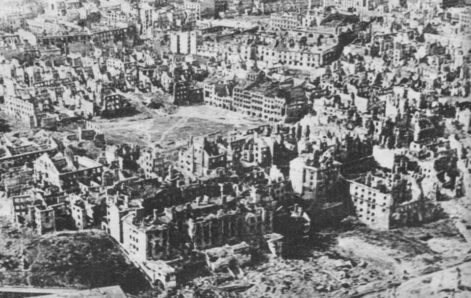 Warszawa w styczniu 1945 roku / autor: M.Świerczyński/ https://en.wikipedia.org/wiki/Public_domain