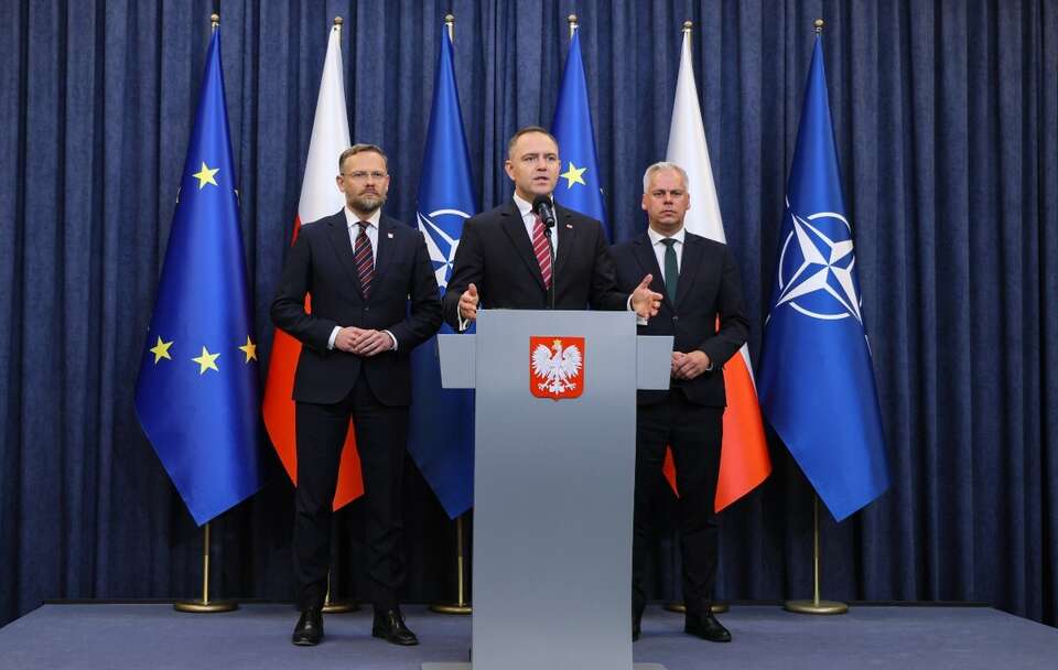 Zbigniew Bogucki, Karol Nawrocki i Karol Rabenda / autor: PAP/Paweł Supernak