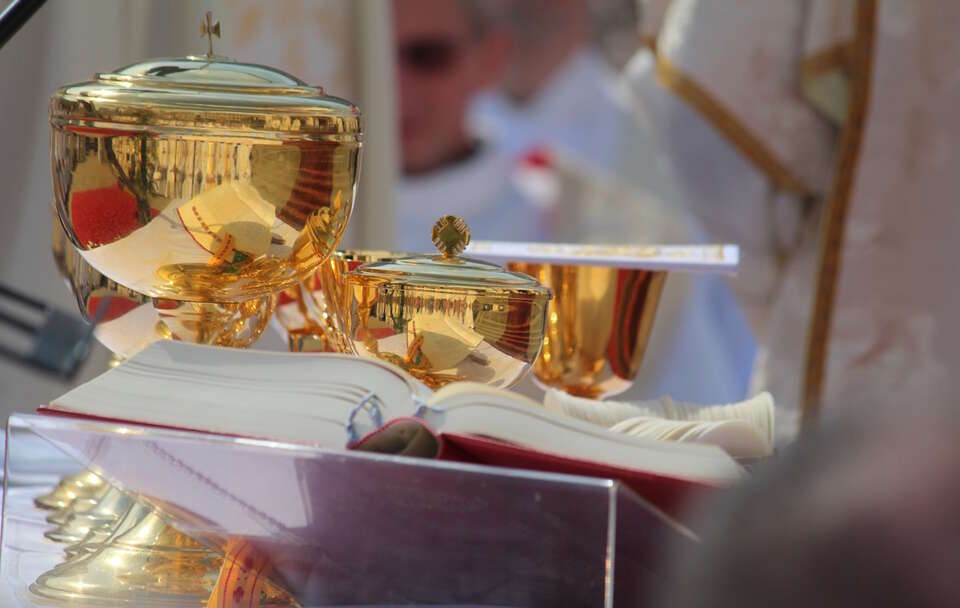Naczynia liturgiczne / autor: Fratria