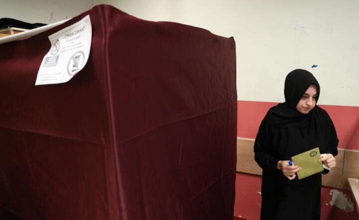 Wyniki wyborów w Turcji będą znane nie wcześniej niż przed godz. 21 (godz. 20 w Polsce) / autor: fot. PAP/EPA/SRDJAN SUKI