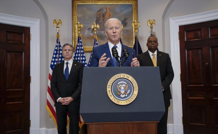 Joe Biden, z tyłu: Antony Blinken i Lloyd Austin / autor: PAP/EPA