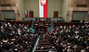 Sejm uchwalił ustawę: 800 plus od 1 stycznia 2024 roku