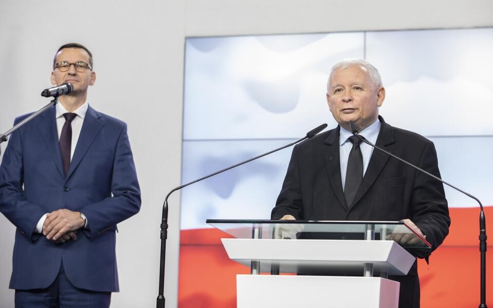 Premier Mateusz Morawiecki i prezes Jarosław Kaczyński / autor: Fratria