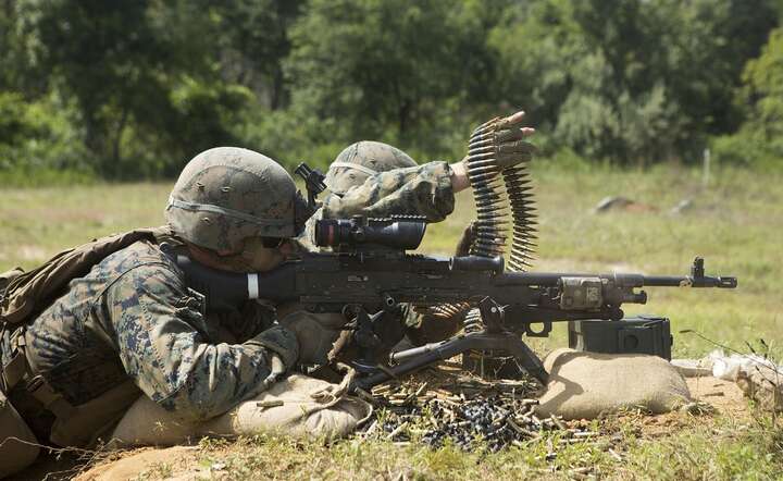 Ćwiczenia strzeleckie amerykańskich żołnierzy piechoty morskiej (marines) / autor: Pixabay