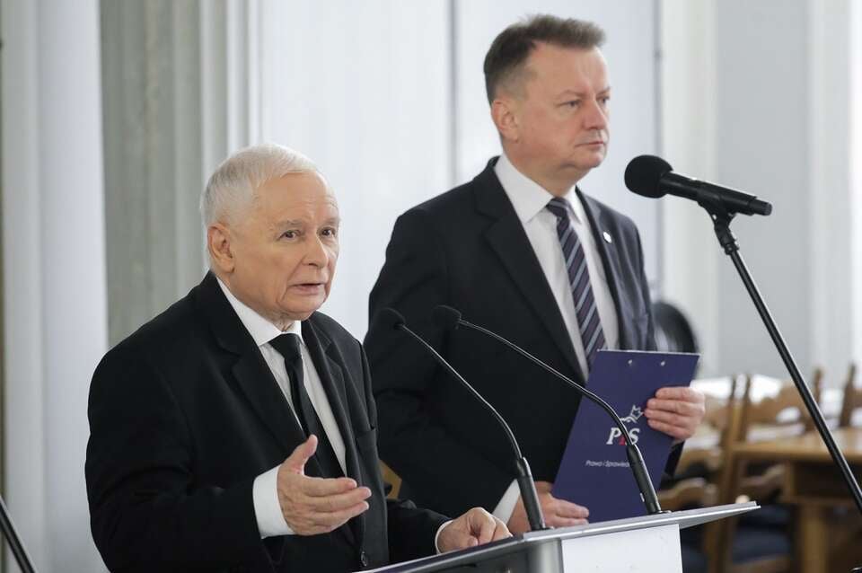 Prezes Prawa i Sprawiedliwości Jarosław Kaczyński i szef klubu PiS Mariusz Błaszczak / autor: PAP/Tomasz Gzell