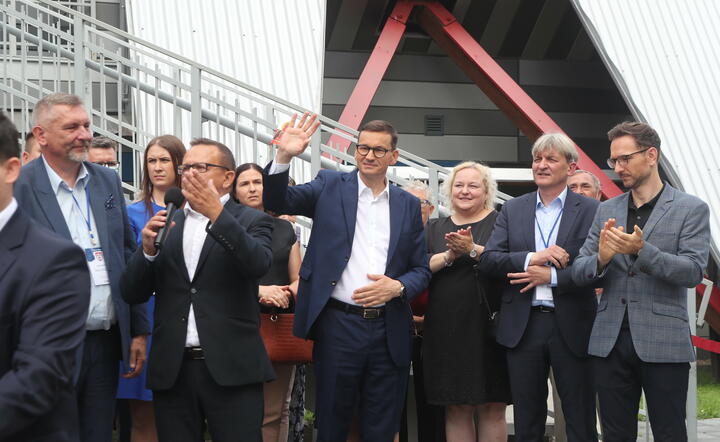 premier Mateusz Morawiecki podczas wizyty w Zgierzu / autor: fotoserwis PAP