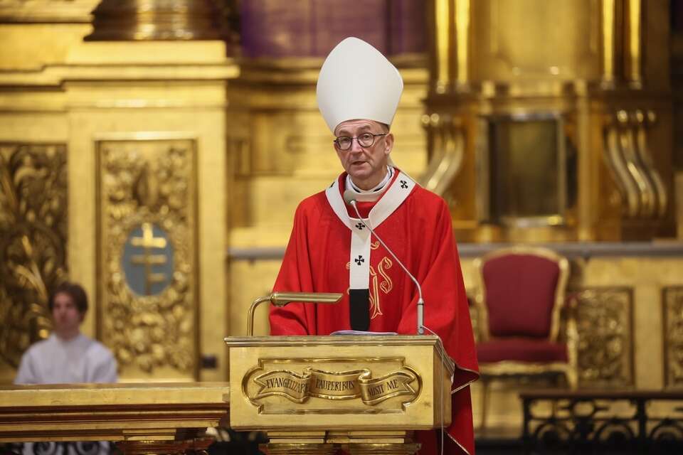 Orędzie abp. Galbasa: Nie pozwalamy, aby ogarnął nas mrok
