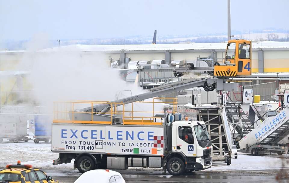 Te lotniska wznowiły pracę wstrzymaną gołoledzią