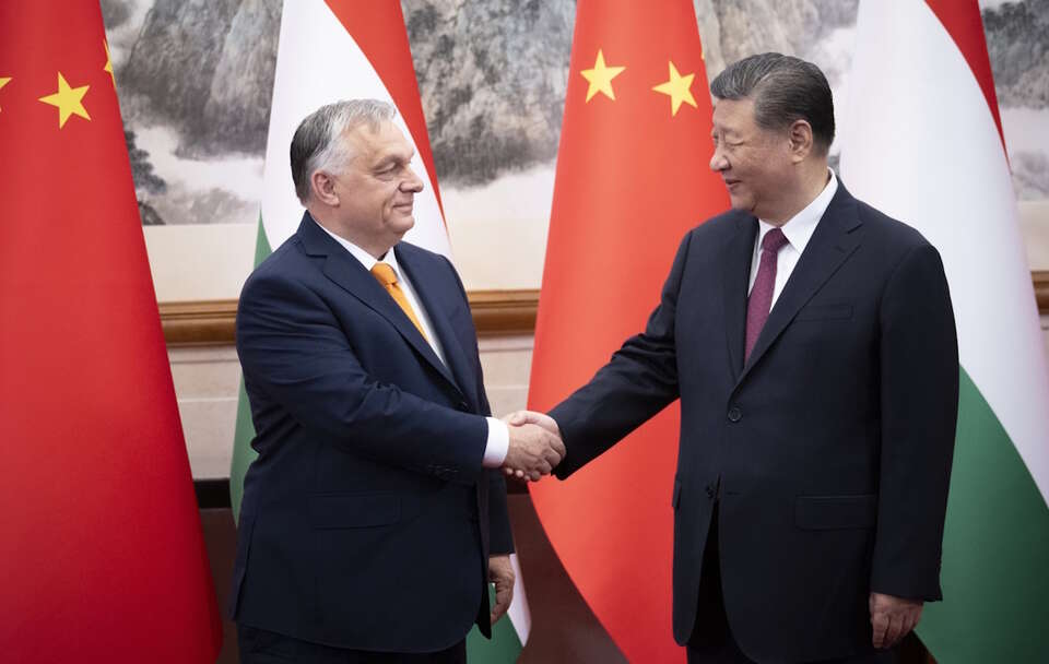 Viktor Orban i Xi Jinping / autor: PAP/EPA/VIVIEN CHER BENKO / HUNGARIAN PM PRESS OFFICE HANDOUT