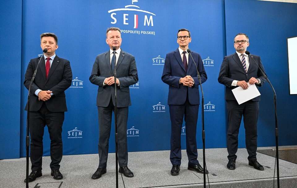Michał Dworczyk, Mariusz Błaszczak, Mateusz Morawiecki oraz Marcin Horała / autor: PAP/Radek Pietruszka