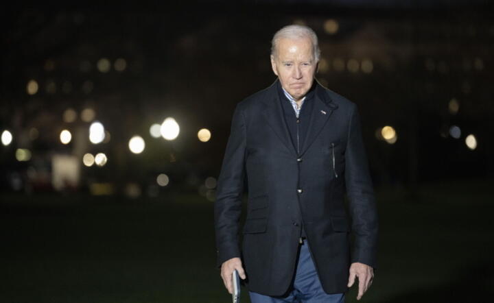 Prezydent Joe Biden w drodze do Białego Domu / autor: PAP/EPA/Chris Kleponis
