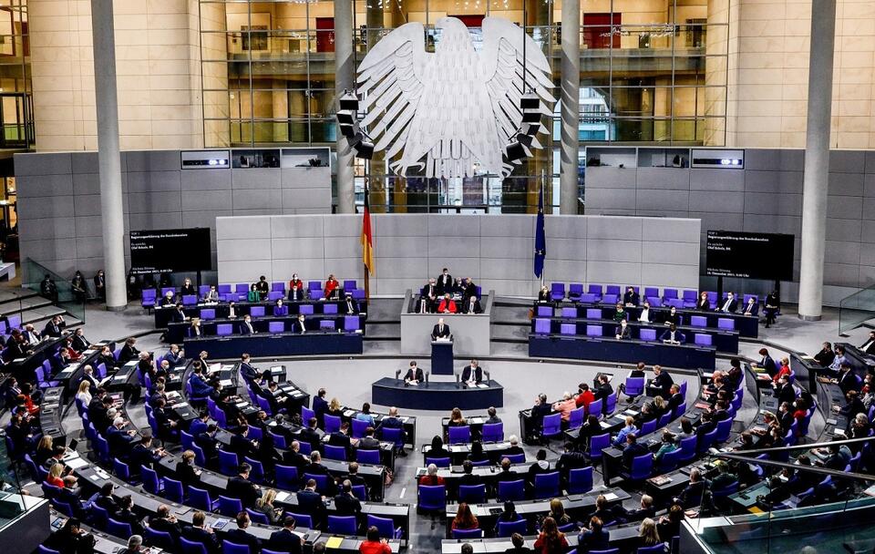 Olaf Scholz przemawia w Bundestagu / autor: PAP/EPA