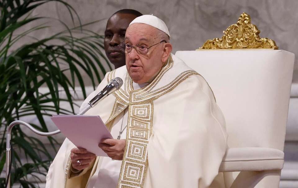 Papież Franciszek / autor: PAP/EPA/FABIO FRUSTACI