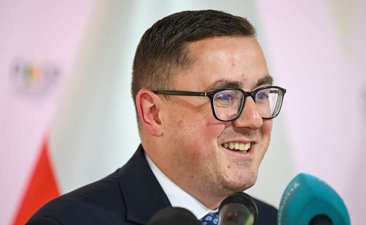 Minister energii Miłosz Motyka na inauguracji projektu "Wyspa energetyczna Lubań", 25 sierpnia 2026 / autor: PAP/Adam Warżawa