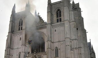 Francja: Wielkie pożary katolickich świątyń