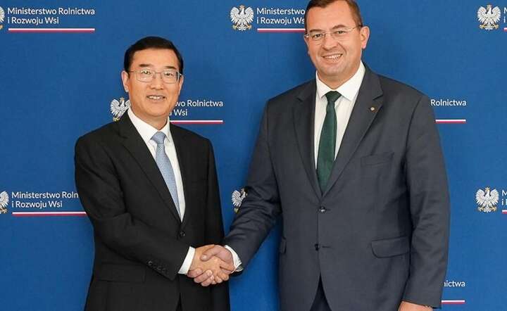 Minister rolnictwa Stefan Krajewski (P) i wiceminister administracji celnej ChRL Zeo Zenglian (L) / autor: materiały prasowe MRiRW