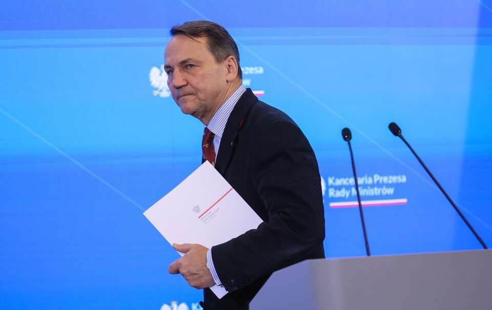 Radosław Sikorski upiera się nad swoimi kandydaturami na ambasadorów  / autor: PAP/Rafał Guz