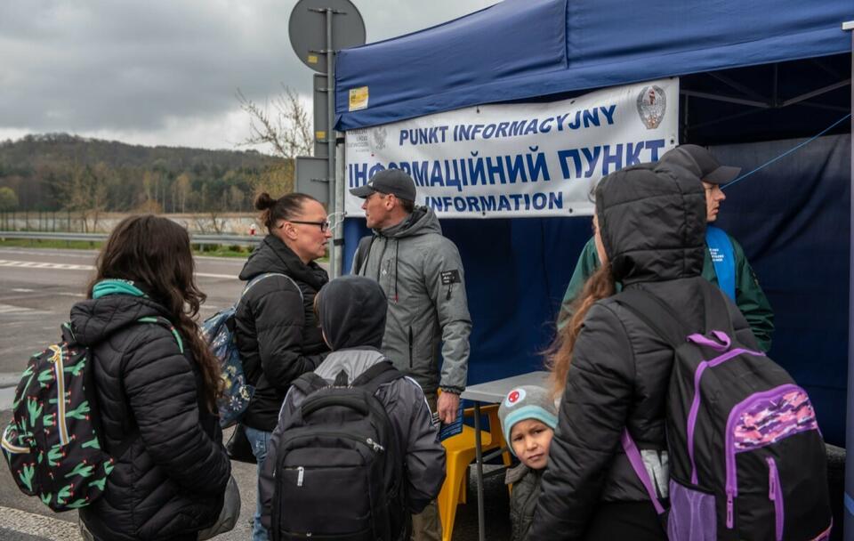  Uchodźcy z Ukrainy na polsko-ukraińskim przejściu granicznym w Hrebennem / autor: PAP/Wojtek Jargiło