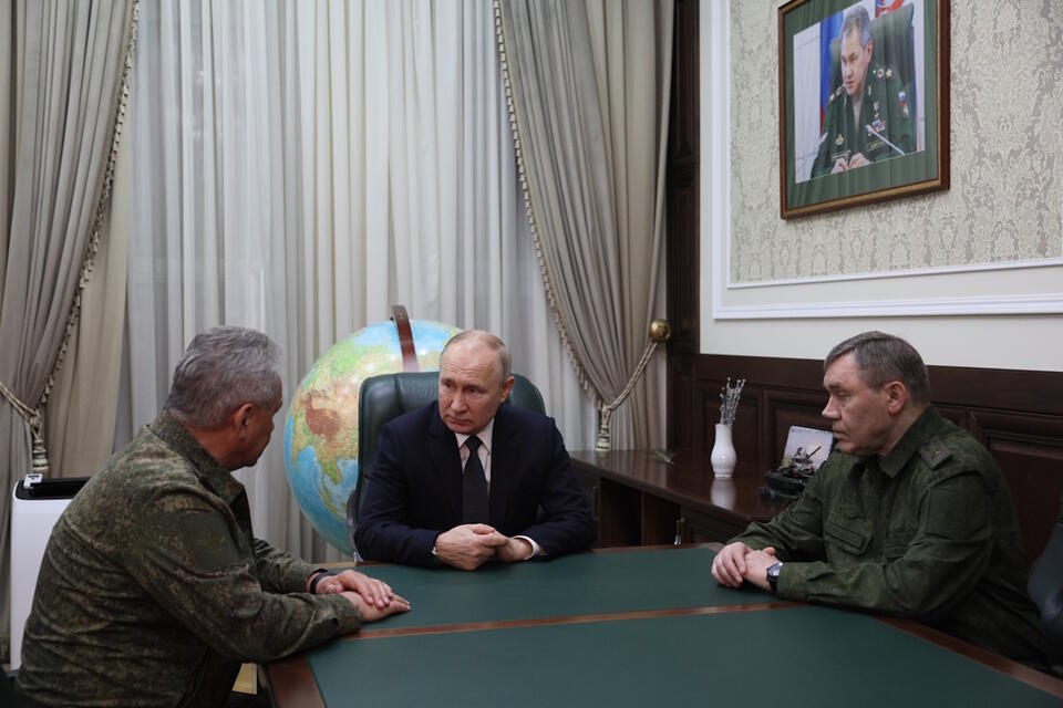 Władimir Putin, Siergiej Szojgu, Walerij Gierasimow  / autor: PAP/EPA