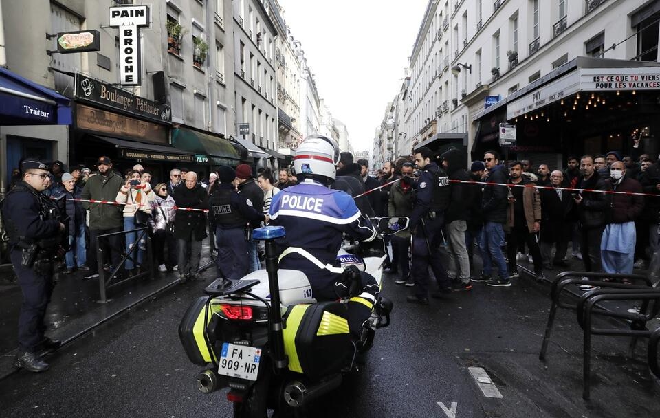 Paryż po strzelaninie / autor: PAP/EPA/TERESA SUAREZ