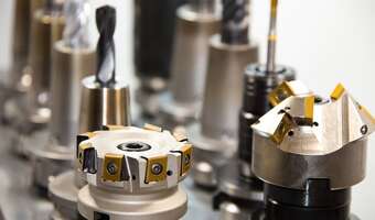 Ekonomiści wieszczyli spadki a przemysł miło zaskoczył