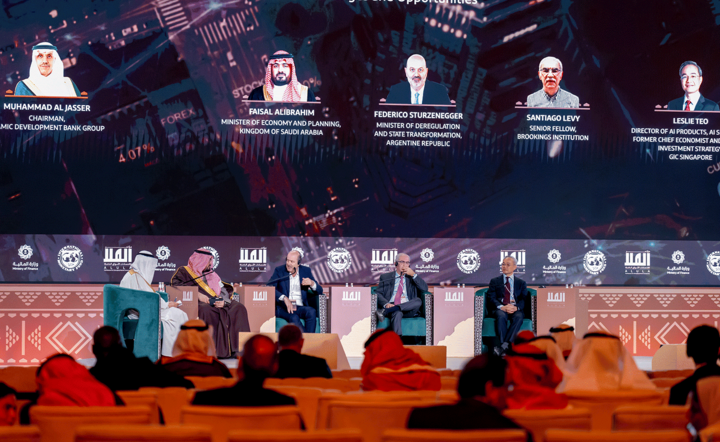 Panel dyskusyjny konferencji AlUla Conference for Emerging Market Economies (ACEME) / autor: materiały prasowe / alulaeme.com