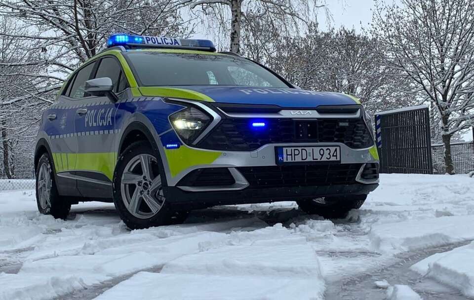 Zima odcięła seniora od świata. Na pomoc ruszył dzielnicowy! / autor: X/@PolicjaLubelska