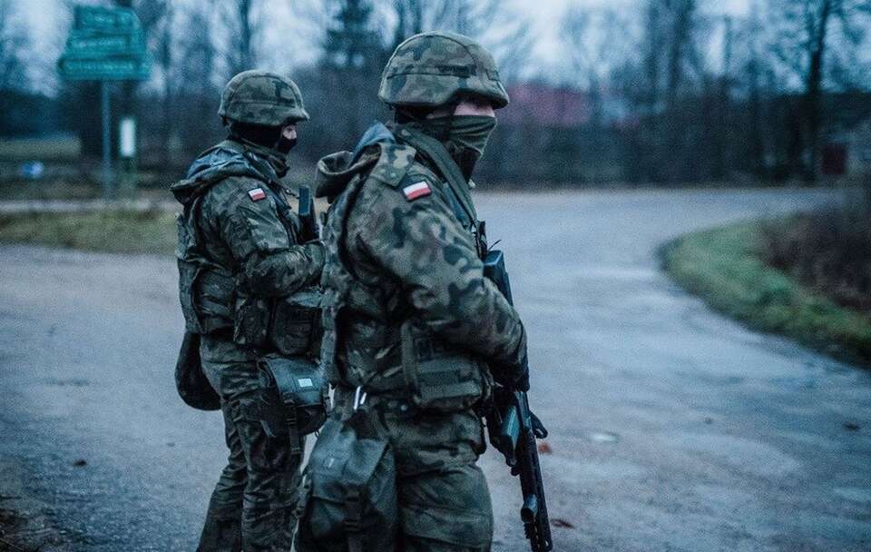 The army will proceed  to defender  the borders with Germany and Lithuania!