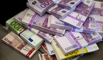 4859 bankierów zarabia ponad milion euro