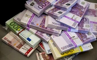 4859 bankierów zarabia ponad milion euro