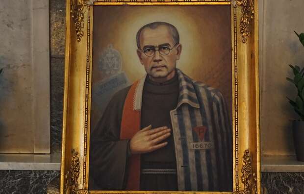 Obraz św. ojca Maksymiliana Marii Kolbego OFM Conv. w warszawskim kościele / autor: Fratria