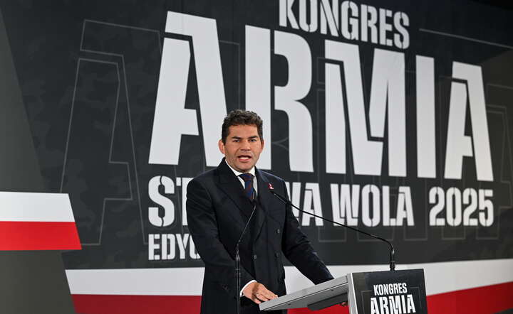 Prezydent Stalowej Woli Lucjusz Nadbereżny podczas Kongresu Armia w Muzeum COP w Stalowej Woli / autor: PAP/Darek Delmanowicz