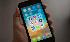 PE: Media społecznościowe staną na straży rzetelnej informacji