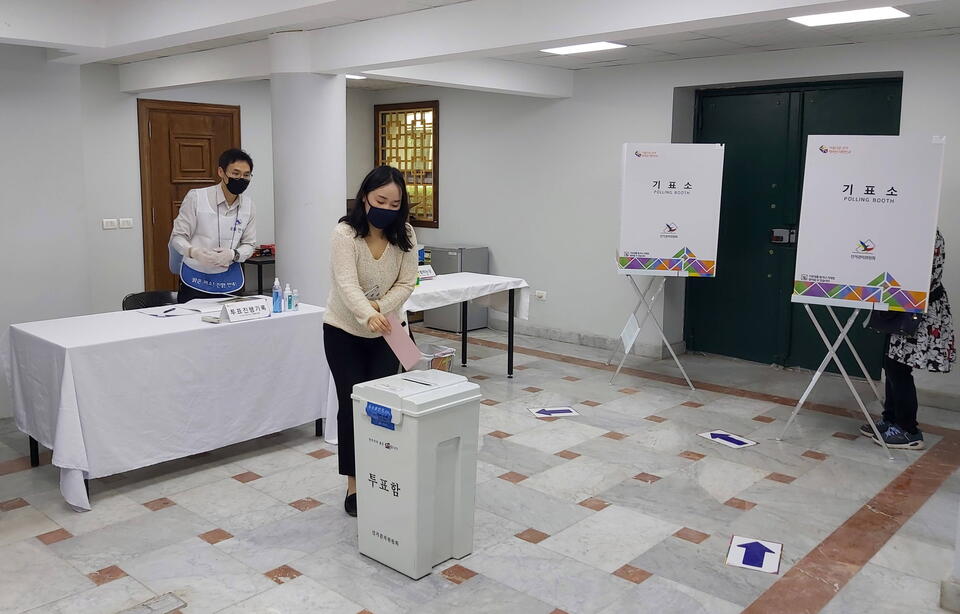 autor: Głosowanie w koreańskim lokalu wyborczym w Egipcie już trwa. PAP/EPA