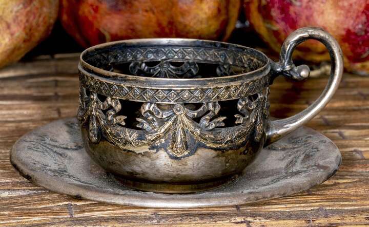 Filiżanka z uchem z czystego srebra. Czy wartość kruszcu z jakiego jest zrobiona gwałtownie wzrośnie? / autor: Pixabay