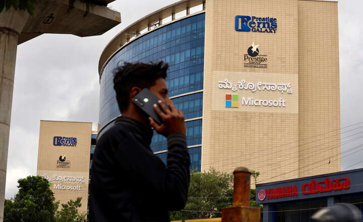 Awaria oprogramowania chmurowego Microsoft spowodowała globalne skutki. Siedziba oddziału Microsoft w Indiach w mieście Bangalore / autor: PAP/EPA/JAGADEESH NV