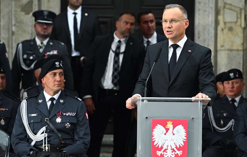 Prezydent RP Andrzej Duda na obchodach Święta Służby Ochrony Państwa na dziedzińcu Zamku Królewskiego w Warszawie / autor: PAP/Radek Pietruszka