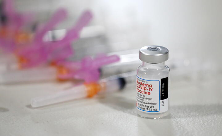 szczepionka Moderny przeciwko Covid-19 / autor: fotoserwis PAP