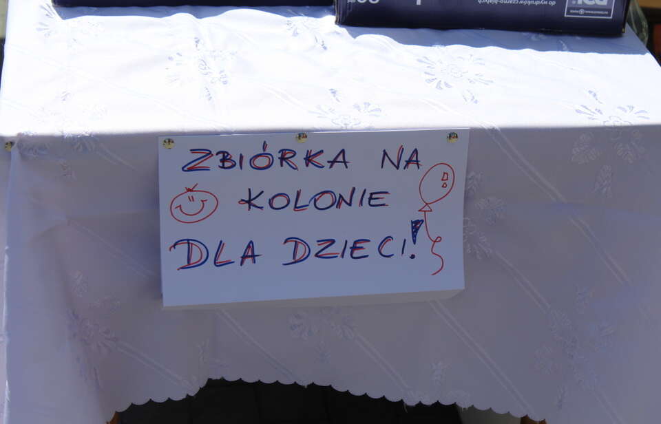 Pomoc charytatywna / autor: Fratria