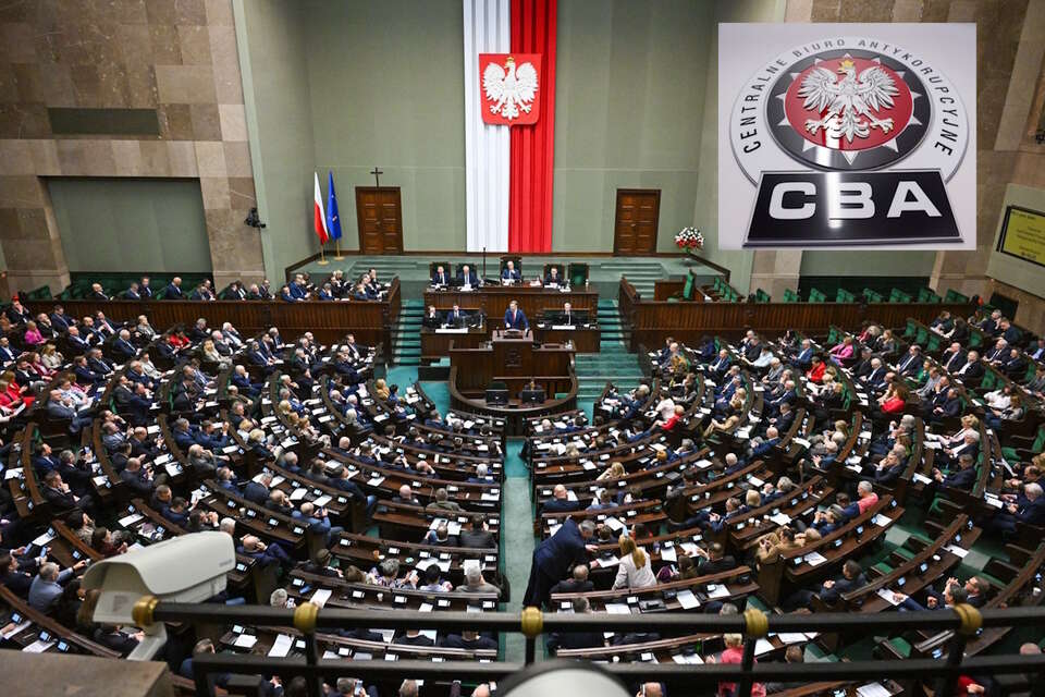 Na zdjęciu posłowie podczas obrad na sali plenarnej w Sejmie oraz logo CBA / autor: PAP/Radek Pietruszka/Fratria
