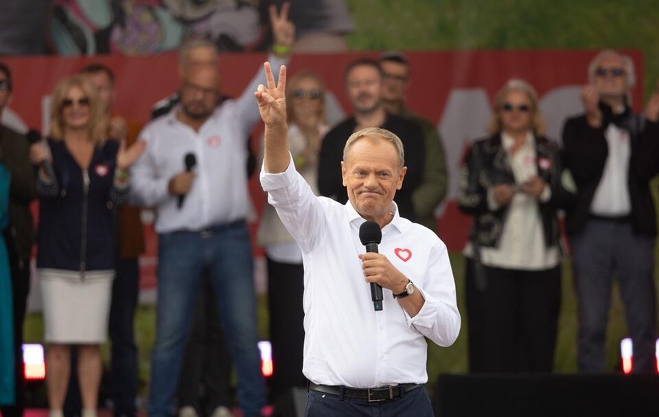 Donald Tusk na marszu "miliona serc" 1 października 2023 w Warszawie / autor: Fratria