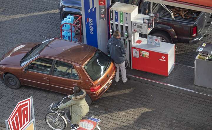 Niższe ceny paliw zaważyły na wyniku inflacji w grudniu 2025 / autor: Fratria / Andrzej Wiktor