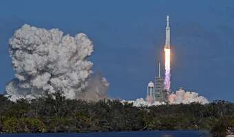 O włos! Szczątki rakiety mogły strącić samoloty z pasażerami