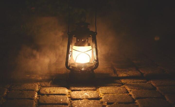 Lampa naftowa  / autor: Pixabay 