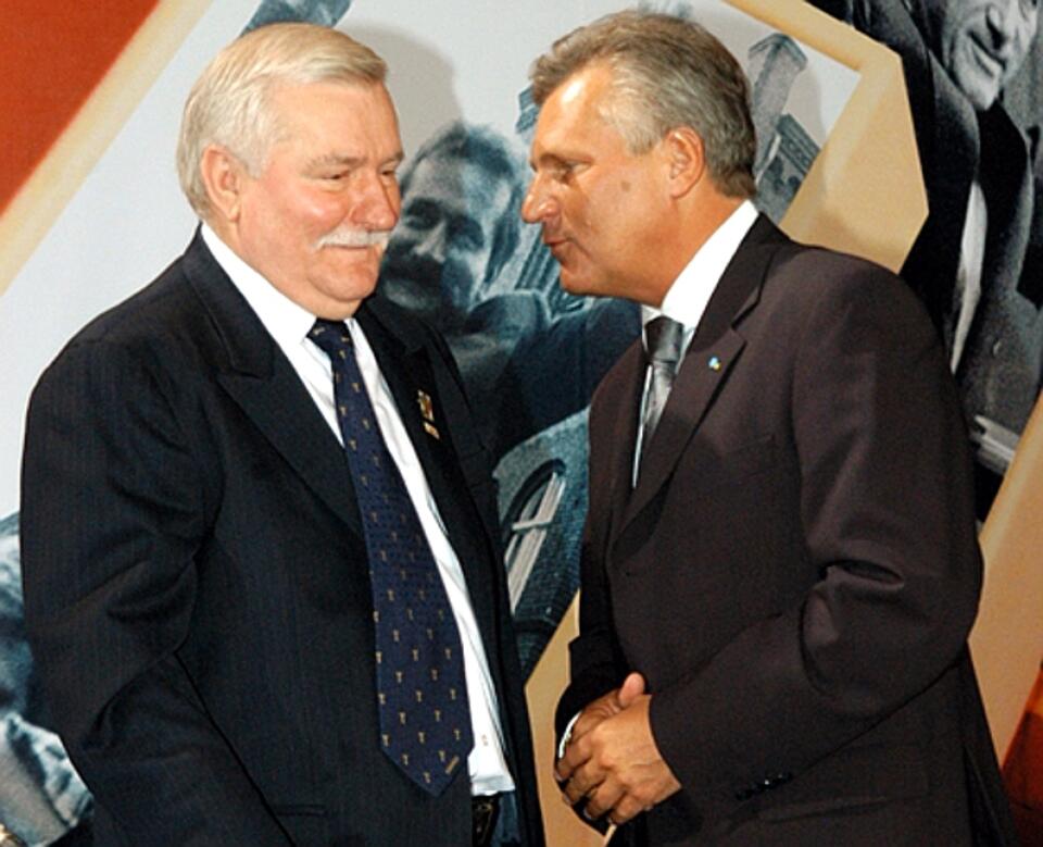 Lech Wałęsa i Aleksander Kwaśniewski na obchodach 25-lecia "Solidarności", fot. Wikipedia.pl
