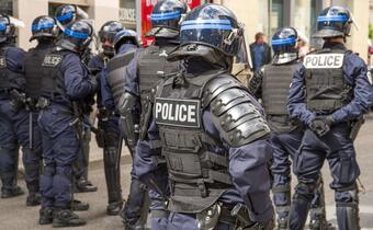 Francja: Policja rezygnuje z granatów z materiałem wybuchowym